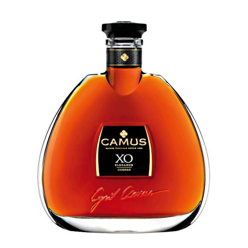 Camus XO cognac has delicate violet and vanilla oak aromas due to part of the process is aging it slowly in oak casks and with a fruity spicy scent a long a floral finish.