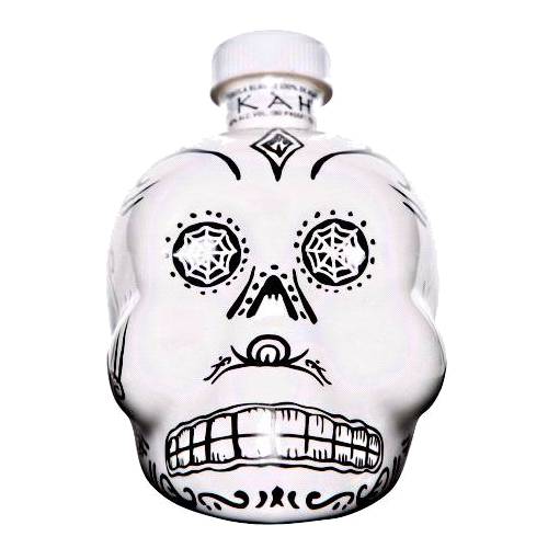 Kah blanco tequila has intense sweet aromas of cooked agave followed by a spicy which peppery punch and silky and delicate Tequila will leave delicious lingering mixed spices on the palate.